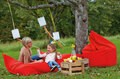 In- und Outdoor-Liegekissen mit Kindern