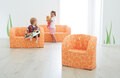 3 Sofas und Kinder im Raum