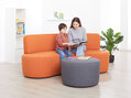Sofa-Serie Curve – 3er-Sofa mit Kind & Erwachsenen