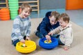 Kinder spielen mit MyFunStone