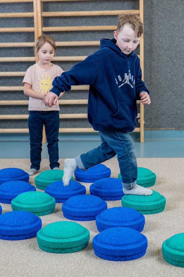 Kinder spielen mit MyFunStone