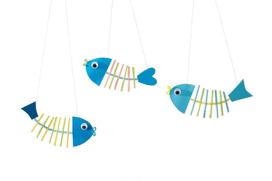 Bastelidee Fische mit Trinkhalmen