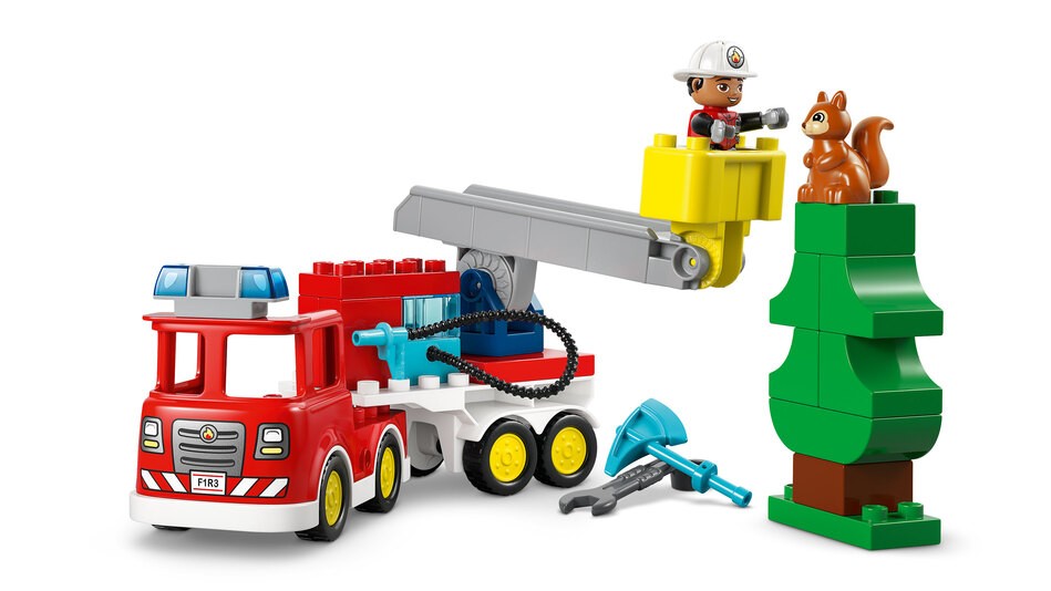 LEGO® DUPLO® Löschauto mit Schlauch aufgebaut