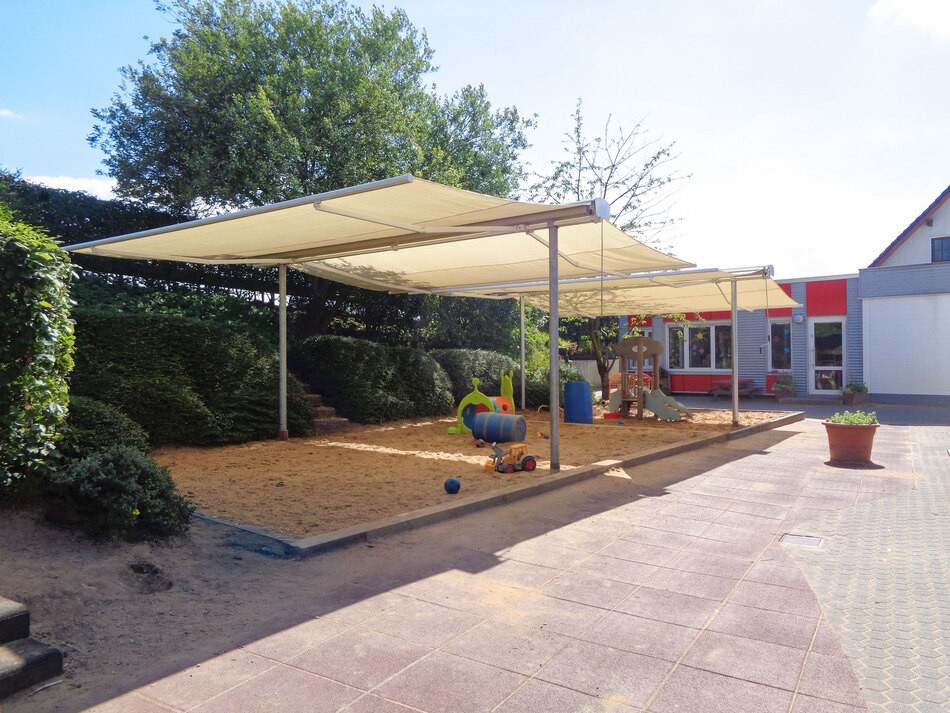 AUREDNIK Markise Roll On aufgebaut