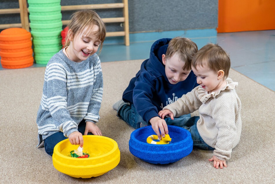 Kinder spielen mit MyFunStone