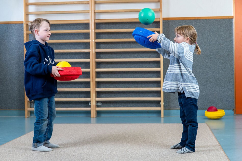 Kinder spielen mit MyFunStone