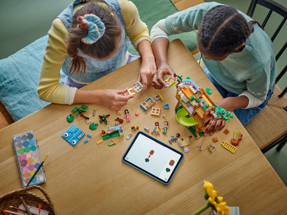 LEGO® Friends Baumhaus im Kinderzimmer