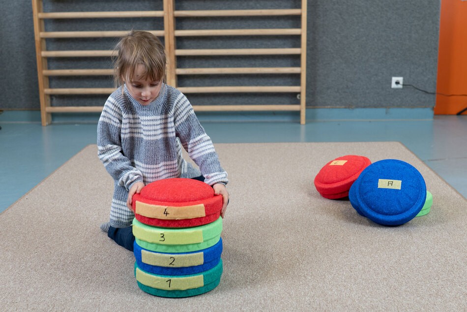 Kinder spielen mit MyFunStone