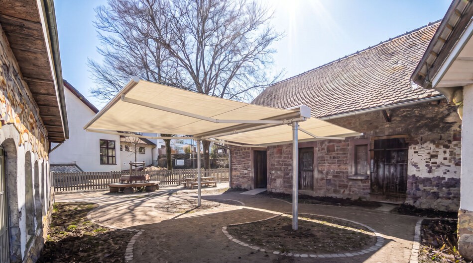 AUREDNIK Markise Roll On aufgebaut