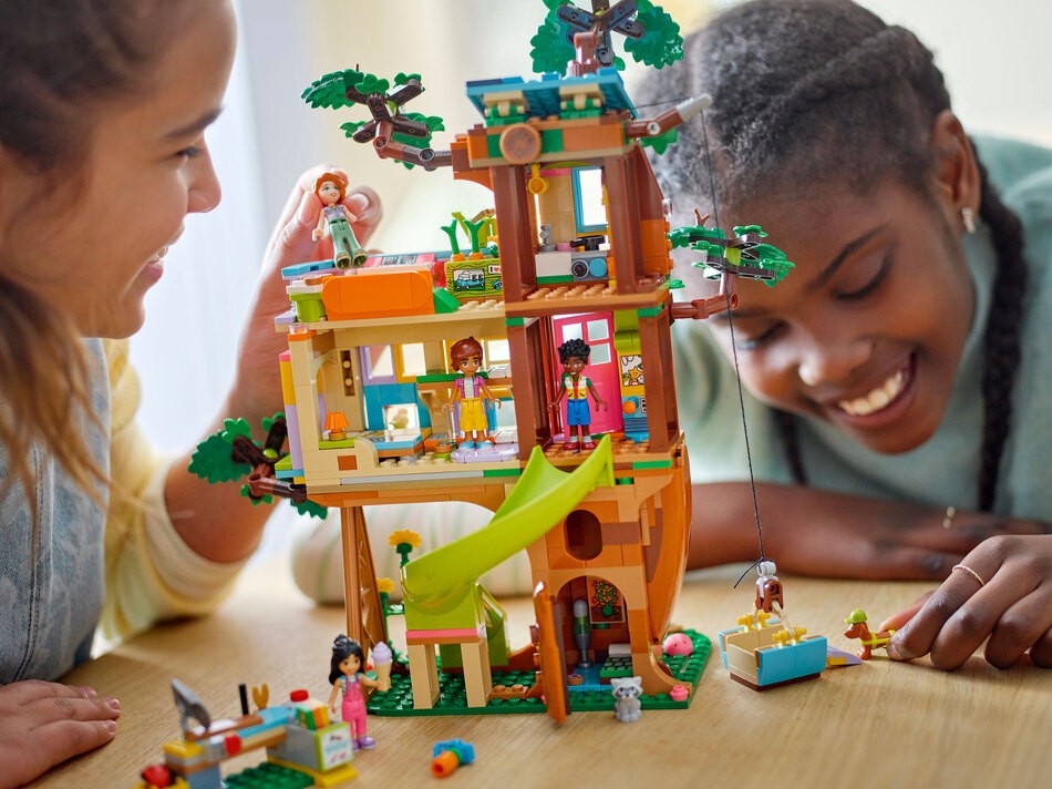LEGO® Friends Baumhaus im Kinderzimmer