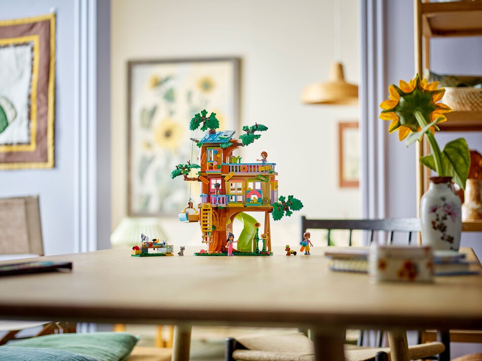 LEGO® Friends Baumhaus im Kinderzimmer