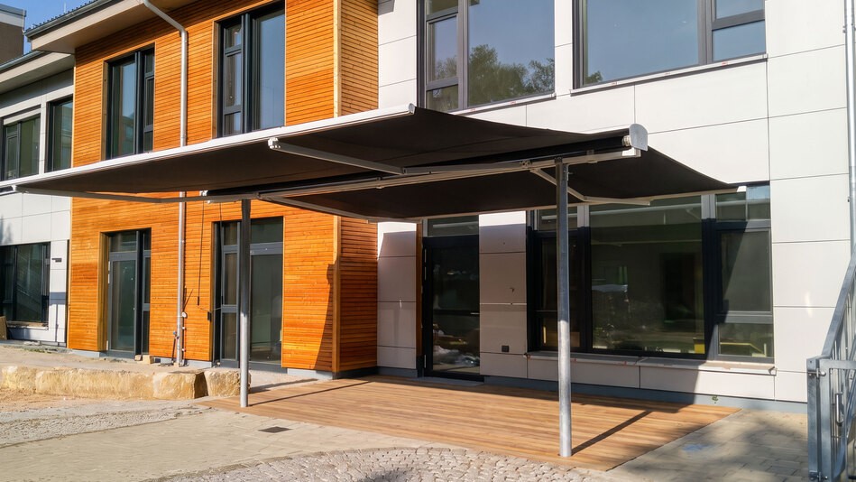 AUREDNIK Markise Roll On aufgebaut