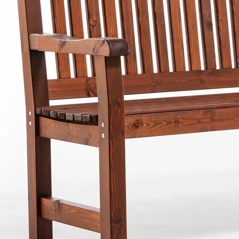 Holzsitzbank mit Armlehnen - Detailausschnitt