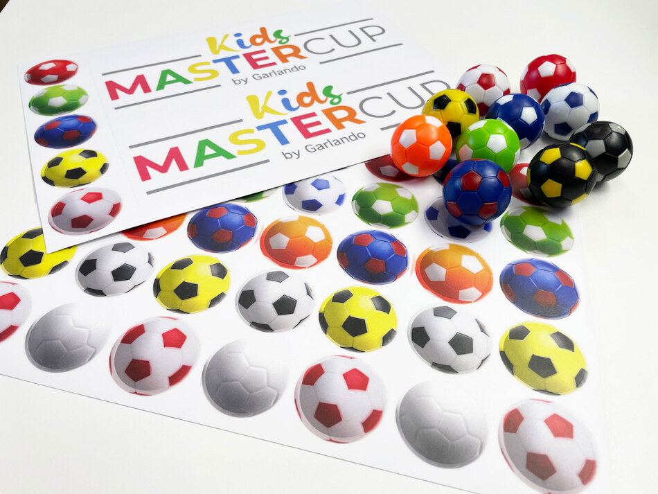 10 bunte Kickerbälle und Stickerset
