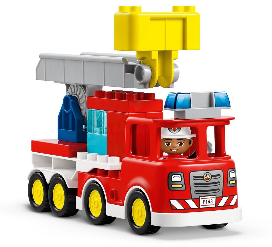 LEGO® DUPLO® Löschauto mit Schlauch aufgebaut